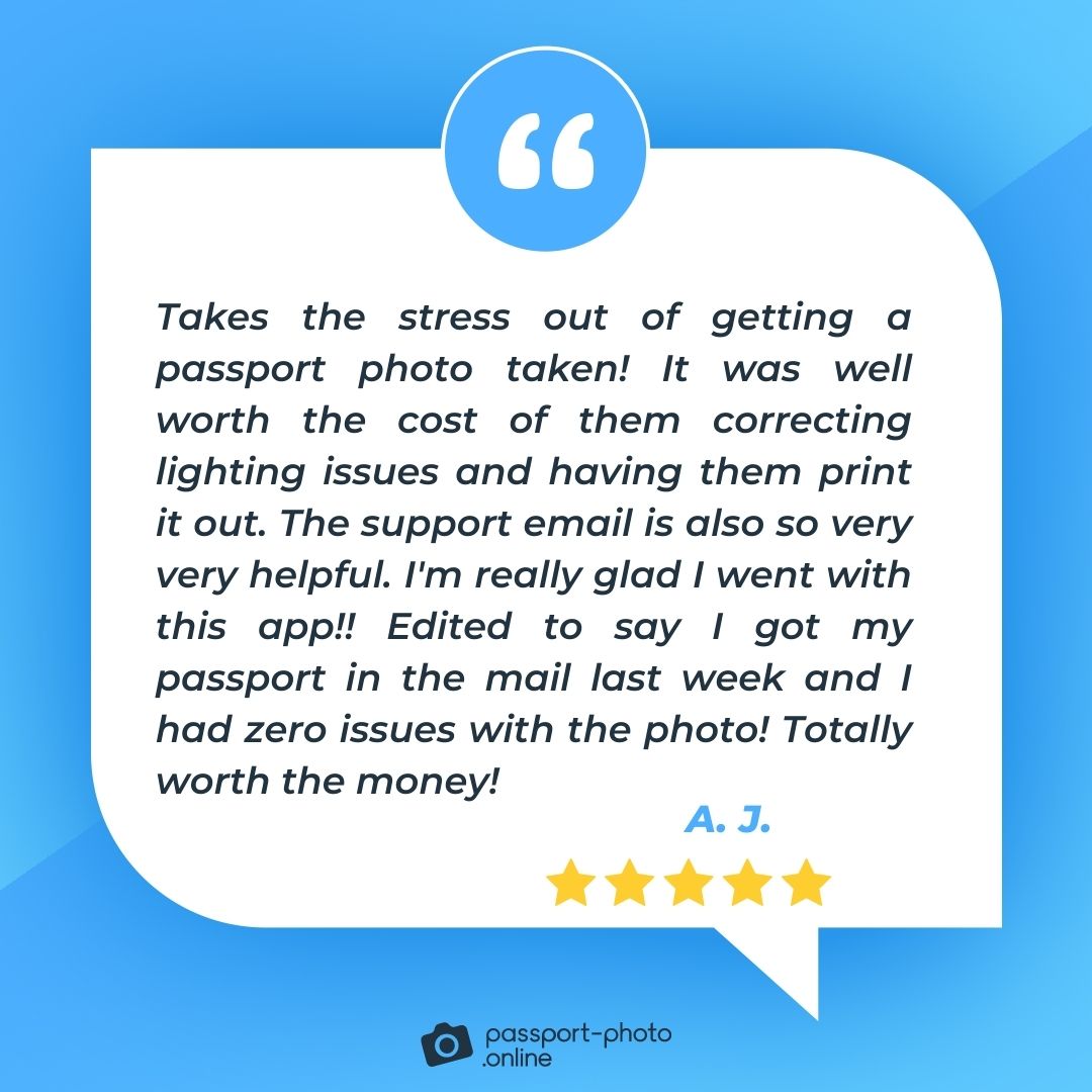 A 5-star positive user review of Passport Photo Online.