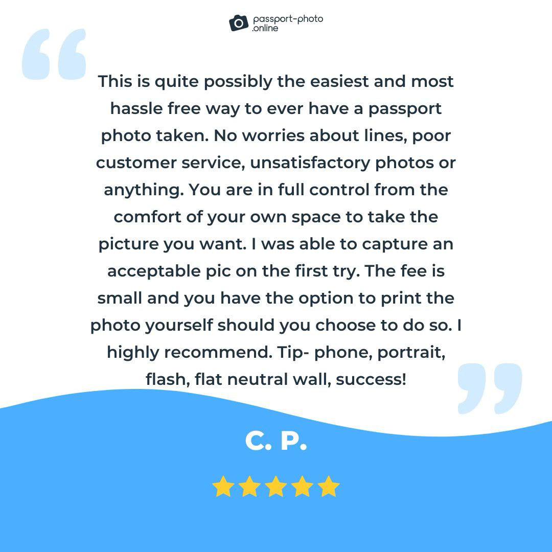 Customer review of Passport Photo Online, an app for taking passport photos from home.