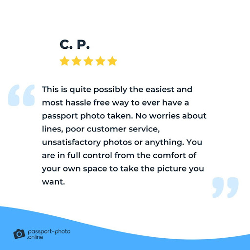 A five-star customer’s review of the Passport Photo Online app on the Google Play Store