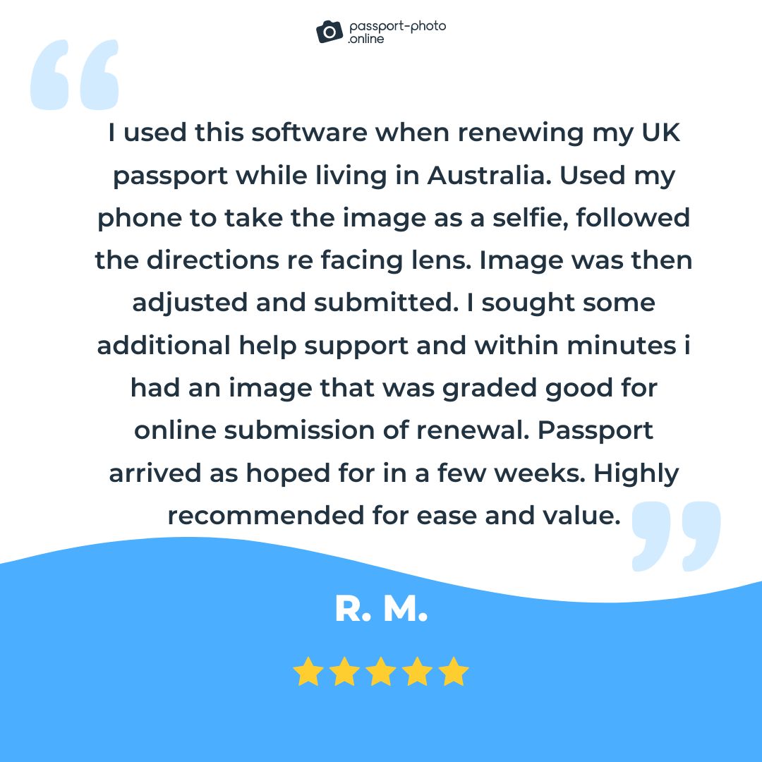 A 5-star review of the Passport Photo Online app from a satisfied customer.